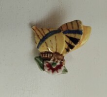 OLD BUTTERFLY-SHAPED PORCELAIN BROOCH PIN WITH SAFETY PIN