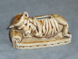 Antik porcelán figura persely régi porcelán malac persely söröző malac 1900 körül