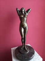 Bronz női akt szobor Maugsch Gyulától