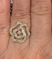 Rengeteg szikrázó  0.41ct gyémánttal 14 kr.arany gyűrű.Igazolással