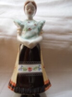 Hollóházi  matyó népviseletes lányka  kézzel festett porcelán figura-HIBÁTLAN