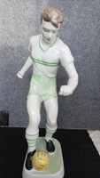 Hollóházi retro zöld-fehér mezes focista figura, 28 cm, számozott, jelzett, 642 g., hibátlan