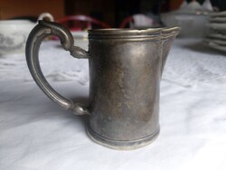 Ezüstözött kis Christofle kiöntő 6,5 cm magas sok jelzéssel