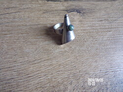 Egyedi gyűrű jade kővel