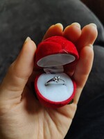14 karátos fehérarany eljegyzési gyűrű, foglalt cirkónia kövekkel