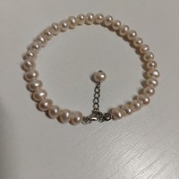 RETRO SZÉP ÁLLAPOTÚ FEHÉR VALÓDI GYÖNGY SZEMEKBŐL KÉSZÍTETT KARKÖTŐ KARLÁNC VÉGÉN  HOSSZÍTÓ LÁNCCAL