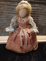 Vintage dekoratív, kézzel készített kézműves vászonbaba női jelmezben, rózsaszín rusztikus, 25 cm