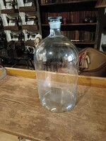 Nagy méretű pálinkás huta üveg, szép türkízes árnyalatú, kb. 30 literes üveg, dudóval és kalodával