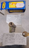 Régi elzett ár eredeti dobozával, reklamációs szelvénnyel