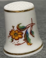 Hollóházi porcelán gyűszű virág mintával. Az ár 1 db vonatkozik.