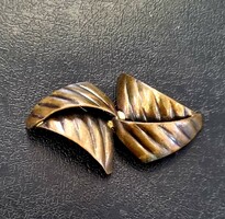 Vintage iparművész által készített háromszögekből álló dombor bross kitűző