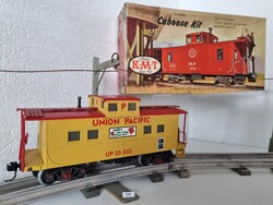0-ás forgózsámolyos Red Caboose kalauzkocsi gyári dobozával - kész modell