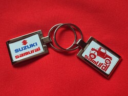 SUZUKI SAMURAI ELEGÁNS KÉT OLDALAS FÉM KULCSTARTÓ