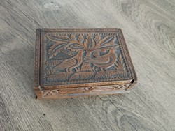 Régi népi madár motívumos faragott fadoboz S F jelzéssel