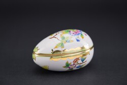 Herendi porcelán tojás formájú bonbonier, teteje sérült, alja hibátlan.