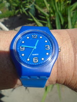 Nagyméretű szilikon szíjjas unisex karóra nagyon nagyon kényelmes viselet 41 mm kn nélkül