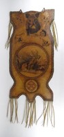 1T051 Régi nagyméretű vadász bőrdíszműves munka falidísz 97 x 36.5 cm