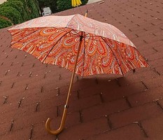 Régi esernyő fa nyéllel - koronás jelzéssel