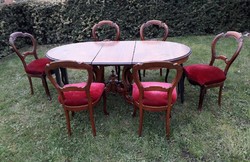 Bővíthető Bécsi barokk asztal, 6 db szék.