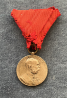 Signum Memoriae kitüntetés eredeti szalagon