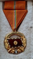 A Haza Szolgálatáért Érdemérem  arany fokozata + mini szalaggal díszdobozban dobozában