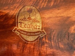 Nagyon szép fából készült teatartó / teafilter tartó doboz. Mérete:42x10 cm Teaház felirattal.