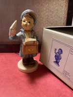 "Postás" 13 cm , Hummel/Goebel porcelán, saját dobozában!