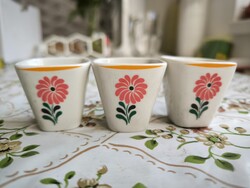 Hollóházi porcelán kupica, szögletes, virágos pálinkás pohár 3 db eladó!