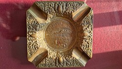 Antik, méretéhez képest nehéz, réz, vastag domborműves hamutartó  ATHÉN AKROPOLISZ a képek szerin