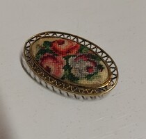 RÉGI  GOBELINNEL ÉKÍTETT BROSS KITŰZŐ FILIGRÁN KERETBEN