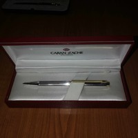 Caran d'Ache ezüst golyós toll dobozában