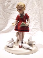 Fasold és Stauch Bock-Wallendorf galambokat etető lány porcelán figura nipp