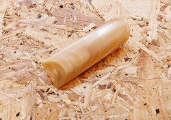 Antik kagylóból készült bross réz szerelékkel