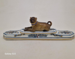 Meisseni porcelán pug papírnehezék kék fehér 19cm