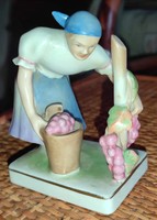 Zsolnay porcelán Szüretelő nő