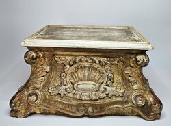 Hollóházi, gilded pedestal