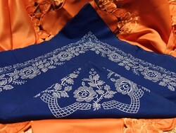 Varázslatos kék festésű vászon asztalterítő