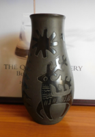 Csodaszarvasos váza - fekete kerámia 25 cm