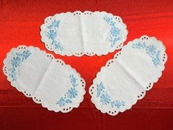 ÚJ! 3 db Kalocsai mintával hímzett kicsi terítő 31 x 16 cm