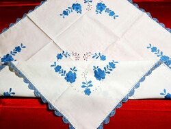 ÚJ! Kalocsai mintával hímzett terítő horgolt széllel 87 x 87 cm