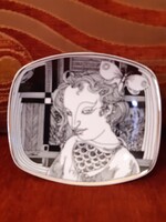 Szász Endre alkotásával díszített limitált kiadású hollóházi tál