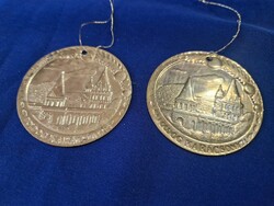 Sárgaréz lap  nyomott karácsonyfa dísz Budapest Halászbástya ábrazolás  Boldog Karácsonyt felirattal