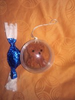 Karácsonyfadísz - műanyag gömbben kismackó
