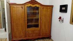 Neobarokk szekrény, vitrines, akasztós é polcos résszel