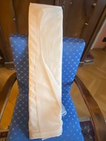 Teljesen új,nylon bélés anyag eladó. 7,80 m 150 cm széles.Ruhába,szoknyába.8 évig varrtam butiknak.