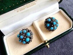 Later Victorian era earclip, silver mounted turquoise paste carbonchon.