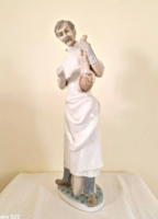 Lladro figura 4763 Szülészorvos kisbabával obstetrician 36.5cm