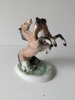 Ágaskodó lovak Unterweisbach porcelán figura 18x15cm