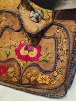 Valódi bőr,nöi táska  - népi " köntösben