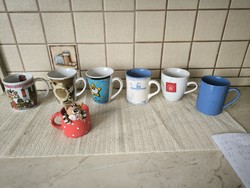 Retro mintás bögre eladó!